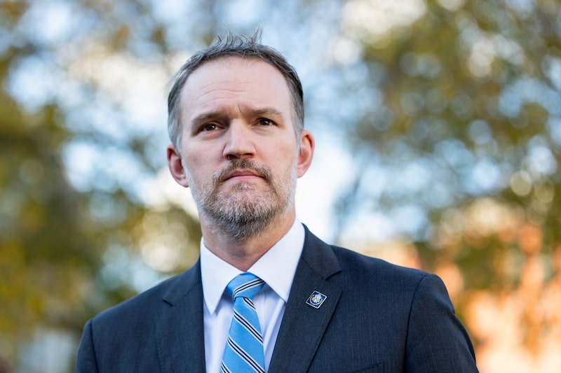 El representante comercial estadounidense, Jamieson Greer, sostuvo una llamada con el viceprimer ministro chino, He Lifeng, el viernes, al parecer para hacer seguimiento a los acuerdos. El representante comercial estadounidense, Jamieson Greer, sostuvo una llamada con el viceprimer ministro chino, He Lifeng, el viernes, al parecer para hacer seguimiento a los acuerdos.