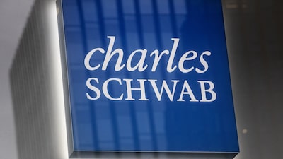 Depósitos da Schwab, corretora dos EUA, caem 30% após crise bancária Depósitos da Schwab, corretora dos EUA, caem 30% após crise bancária