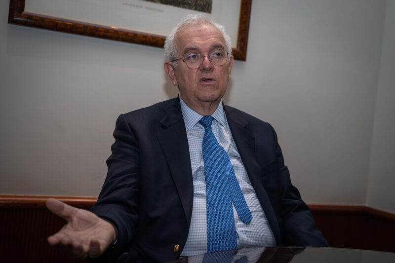 El ministro de Hacienda de Colombia habla durante una entrevista en Bogotá, Colombia, el jueves 8 de septiembre de 2022 El ministro de Hacienda de Colombia habla durante una entrevista en Bogotá, Colombia, el jueves 8 de septiembre de 2022