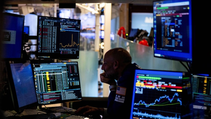 De dólar a commodities: o que o UBS recomenda para proteger carteiras com a guerra De dólar a commodities: o que o UBS recomenda para proteger carteiras com a guerra