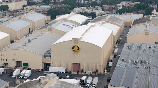 Warner Bros. sopesa reabrir las negociaciones de venta con Paramount Warner Bros. sopesa reabrir las negociaciones de venta con Paramount