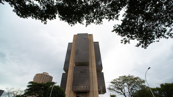 BC deve cortar Selic em 0,25pp e manter porta aberta antes da eleição, dizem analistas BC deve cortar Selic em 0,25pp e manter porta aberta antes da eleição, dizem analistas