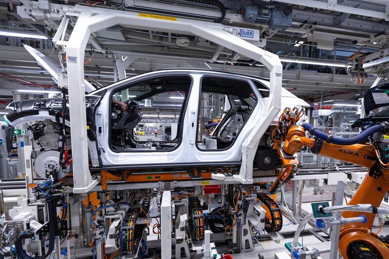 Indicó que hay unas 40 empresas que han levantado la mano para invertir en litio y son empresas que están afiliadas a la Industria Nacional de Autopartes Indicó que hay unas 40 empresas que han levantado la mano para invertir en litio y son empresas que están afiliadas a la Industria Nacional de Autopartes