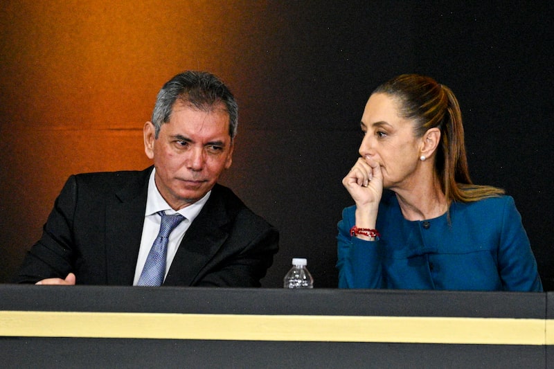 Edgar Amador Zamora y Claudia Sheinbaum durante el evento conmemorativo de los 100 años de la fundación de Banxico, en Ciudad de México el 25 de agosto de 2025. Edgar Amador Zamora y Claudia Sheinbaum durante el evento conmemorativo de los 100 años de la fundación de Banxico, en Ciudad de México el 25 de agosto de 2025.