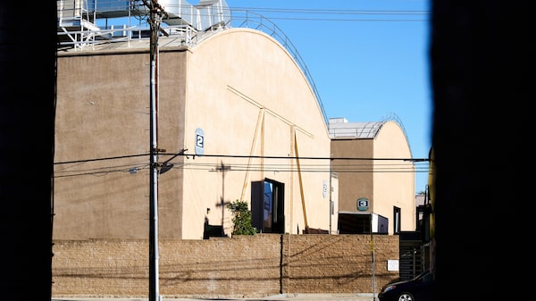 Netflix avalia comprar estúdio mais barato em Los Angeles após desistir da Warner Netflix avalia comprar estúdio mais barato em Los Angeles após desistir da Warner