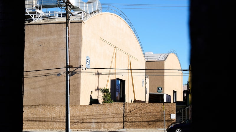 Netflix avalia comprar estúdio mais barato em Los Angeles após desistir da Warner Netflix avalia comprar estúdio mais barato em Los Angeles após desistir da Warner