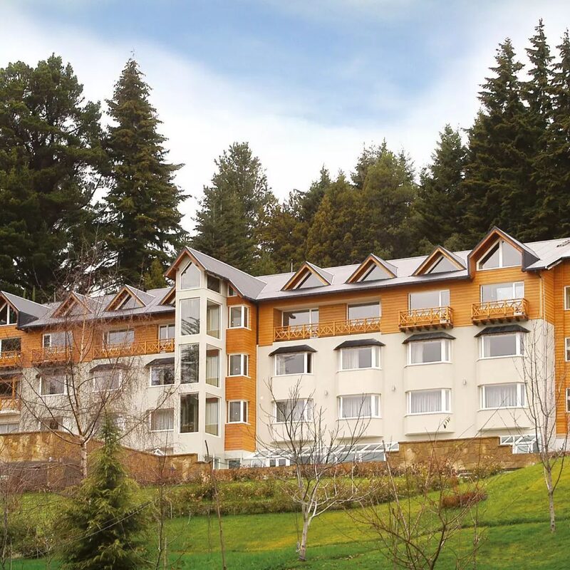 El hotel donde ocurrió la tragedia está ubicado a dos kilómetros del centro de la Ciudad de Bariloche. Foto: Facebook Huinid Hoteles. El hotel donde ocurrió la tragedia está ubicado a dos kilómetros del centro de la Ciudad de Bariloche. Foto: Facebook Huinid Hoteles.