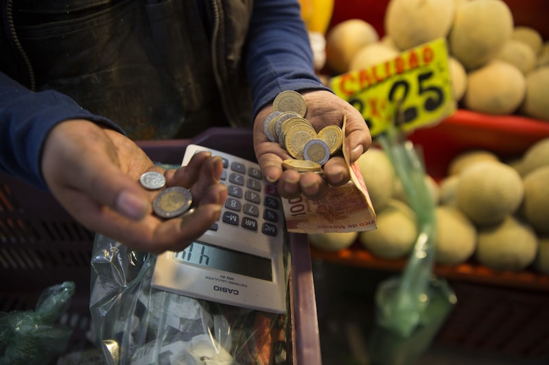 A vendor at a fruit stand makes change for a shopper at the Central de Abasto market in the Iztapalapa neighborhood of Mexico City, Mexico, on Tuesday, July 28, 2015. Just as Mexico's consumer sector begins to emerge from the doldrums of the 2009 recession, a new government report suggests the recovery's foundation is on shaky ground. Photographer: Susana Gonzalez/Bloomberg A vendor at a fruit stand makes change for a shopper at the Central de Abasto market in the Iztapalapa neighborhood of Mexico City, Mexico, on Tuesday, July 28, 2015. Just as Mexico's consumer sector begins to emerge from the doldrums of the 2009 recession, a new government report suggests the recovery's foundation is on shaky ground. Photographer: Susana Gonzalez/Bloomberg