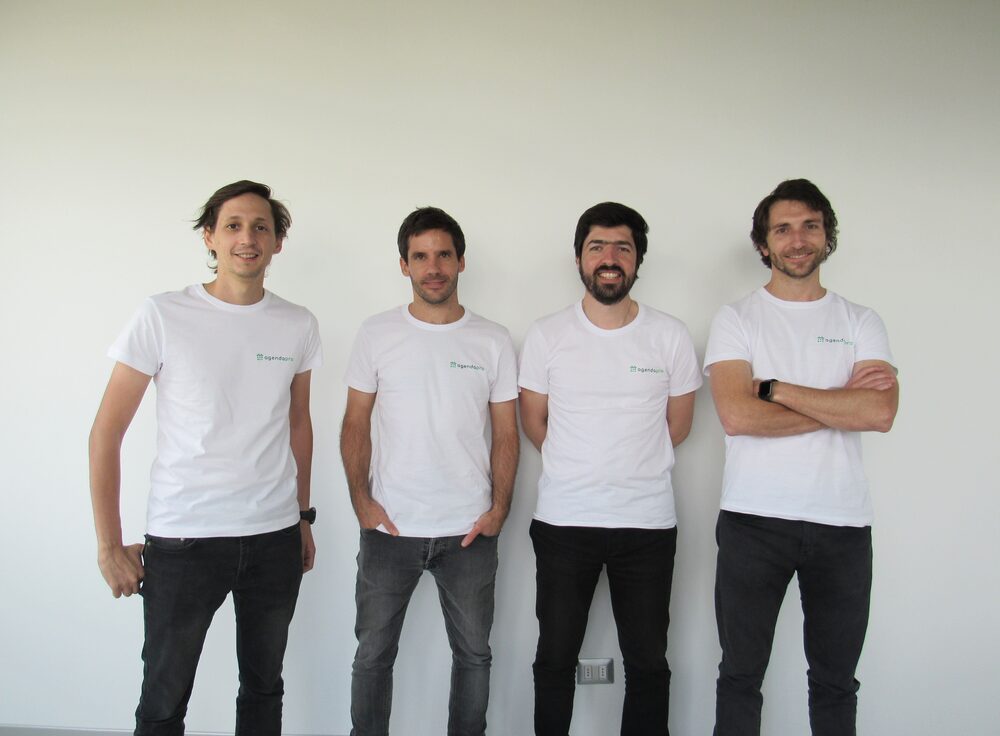 Sebastián Hevia (diretor de tecnologia), Matías Ulloa (diretor de receita), Nicolás Rossi (diretor de produtos), Julio Guzmán (CEO) Sebastián Hevia (diretor de tecnologia), Matías Ulloa (diretor de receita), Nicolás Rossi (diretor de produtos), Julio Guzmán (CEO)