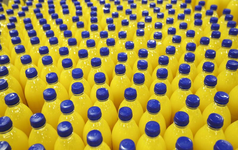 El precio del jugo de naranja muestra variaciones dependiendo del clíma, por ejemplo si los países con mayor producción son impactados por heladas, sequía e incluso huracanes. El precio del jugo de naranja muestra variaciones dependiendo del clíma, por ejemplo si los países con mayor producción son impactados por heladas, sequía e incluso huracanes.