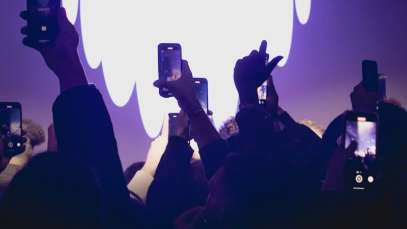 Deezer amplia ofensiva contra músicas feitas por IA para enganar algoritmos Deezer amplia ofensiva contra músicas feitas por IA para enganar algoritmos