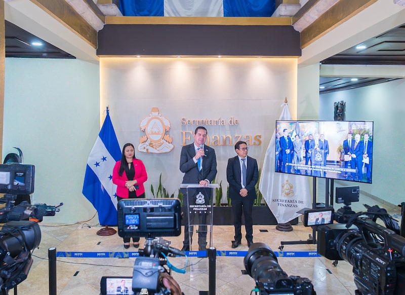 El secretario de Finanzas de Honduras, Emilio Hernández Hércules, en una conferencia de prensa el 29 de junio, en Tegucigalpa. El secretario de Finanzas de Honduras, Emilio Hernández Hércules, en una conferencia de prensa el 29 de junio, en Tegucigalpa.