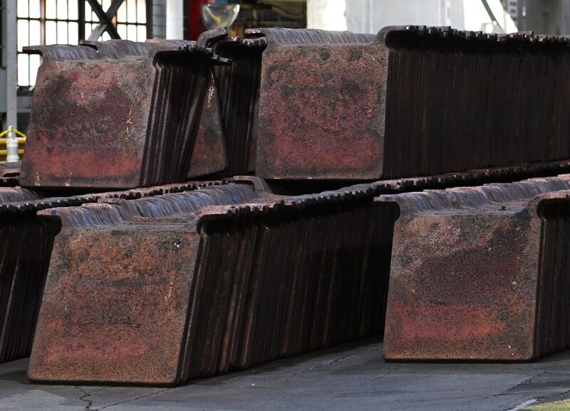 Ánodos de cobre en la refinería canadiense de cobre Glencore (CCR) en Montreal. Ánodos de cobre en la refinería canadiense de cobre Glencore (CCR) en Montreal.