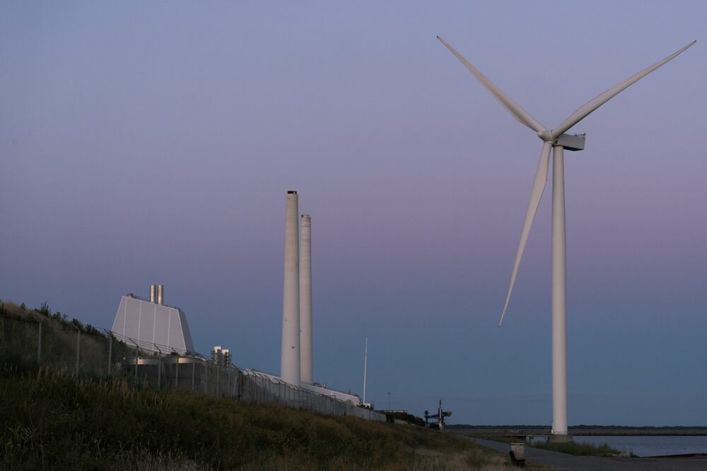 Infraestrutura de energia eólica perto da usina de Avedore, nos arredores de Copenhague. Foto: Nichlas Pollier/Bloomberg Infraestrutura de energia eólica perto da usina de Avedore, nos arredores de Copenhague. Foto: Nichlas Pollier/Bloomberg
