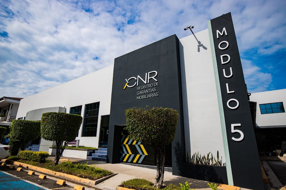 Oficina del Registro de Garantías Mobiliarias, ubicada en el Centro Nacional de Registros (CNR), en San Salvador, El Salvador. Oficina del Registro de Garantías Mobiliarias, ubicada en el Centro Nacional de Registros (CNR), en San Salvador, El Salvador.