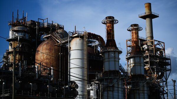 El precio del petróleo sigue fuerte cerca de US$70 pese a advertencias de debilitamiento El precio del petróleo sigue fuerte cerca de US$70 pese a advertencias de debilitamiento