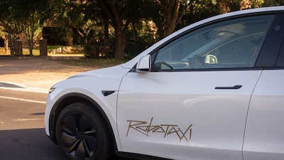Tesla lanza su app de Robotaxi al público en EE.UU. Tesla lanza su app de Robotaxi al público en EE.UU.