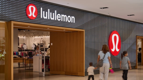 Nuevo analista advierte de más caídas para Lululemon: su acción ha caído 53% este año Nuevo analista advierte de más caídas para Lululemon: su acción ha caído 53% este año