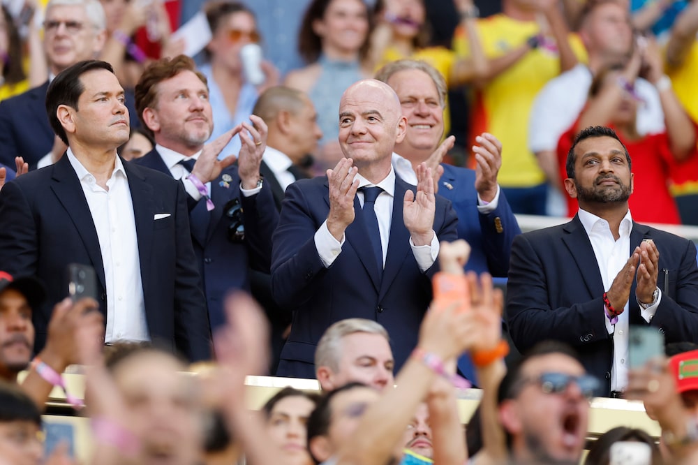 El secretario de Estado de EE.UU., Marco Rubio (a la izquierda), el presidente de la FIFA, Gianni Infantino, y el director del FBI, Kash Patel, asisten al partido de la Copa del Mundo entre Colombia y Portugal en el Miami Stadium el 27 de junio. Foto: Michael Reaves/Getty Images El secretario de Estado de EE.UU., Marco Rubio (a la izquierda), el presidente de la FIFA, Gianni Infantino, y el director del FBI, Kash Patel, asisten al partido de la Copa del Mundo entre Colombia y Portugal en el Miami Stadium el 27 de junio. Foto: Michael Reaves/Getty Images