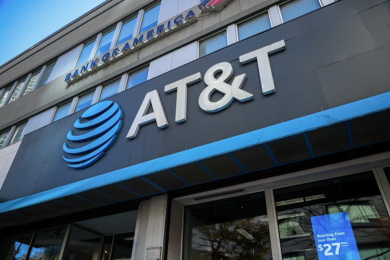 AT&T AT&T