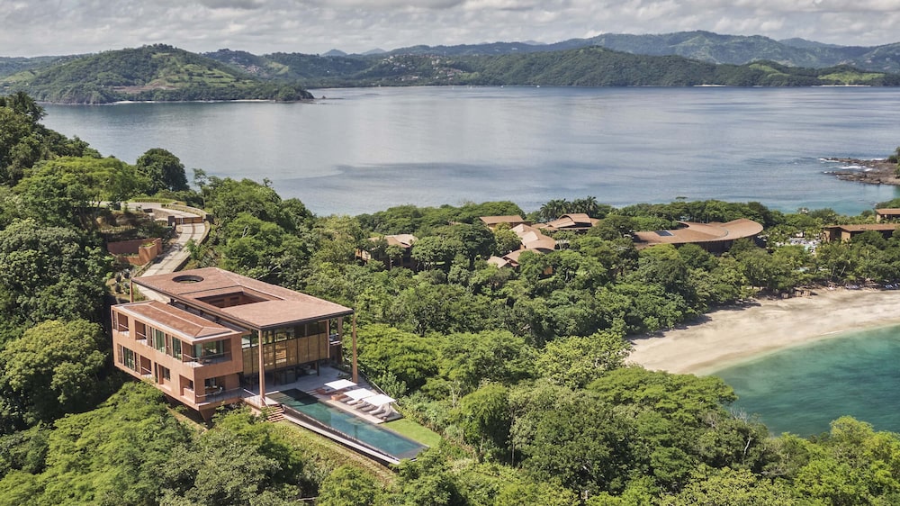 La suite más cara del Four Seasons Resort Costa Rica at Península Papagayo. La suite más cara del Four Seasons Resort Costa Rica at Península Papagayo.