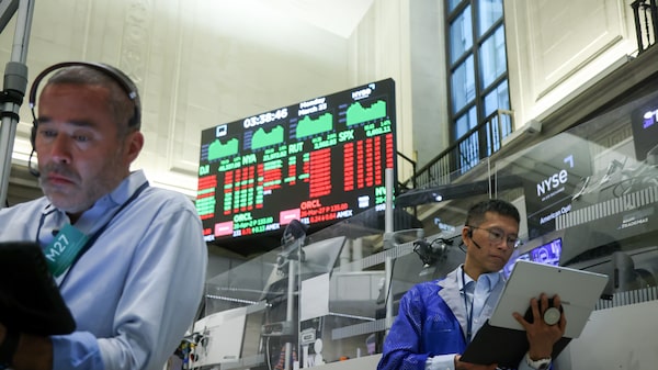 S&P 500 em patamar recorde e títulos pressionados: Wall St em meio à guerra no Irã S&P 500 em patamar recorde e títulos pressionados: Wall St em meio à guerra no Irã