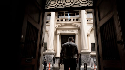 Argentina espera datos antes de intentar renegociar los objetivos del FMI Argentina espera datos antes de intentar renegociar los objetivos del FMI