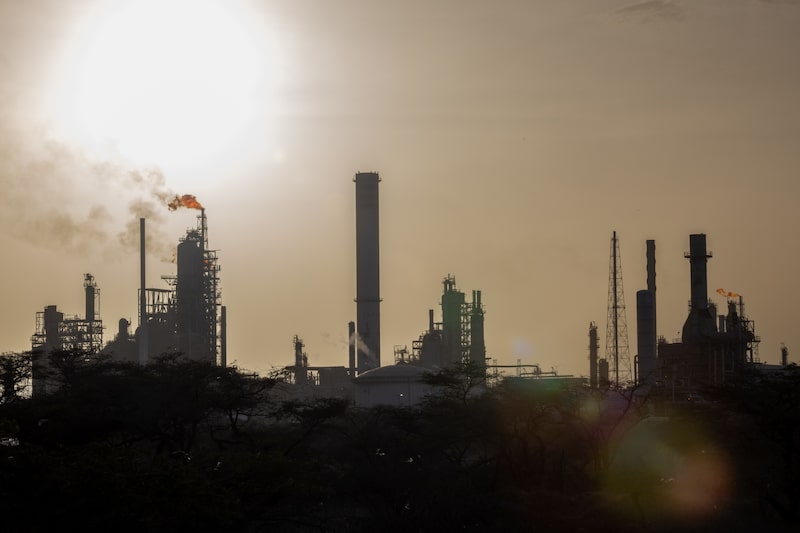 Venezuela's Opposition-Led PDVSA Pushes Back Deadline for Bonds Venezuela's Opposition-Led PDVSA Pushes Back Deadline for Bonds