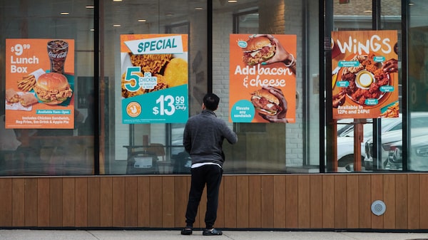 No Popeyes, o CEO agora quer acabar com os pedaços de frango ‘pequenos demais’ No Popeyes, o CEO agora quer acabar com os pedaços de frango ‘pequenos demais’