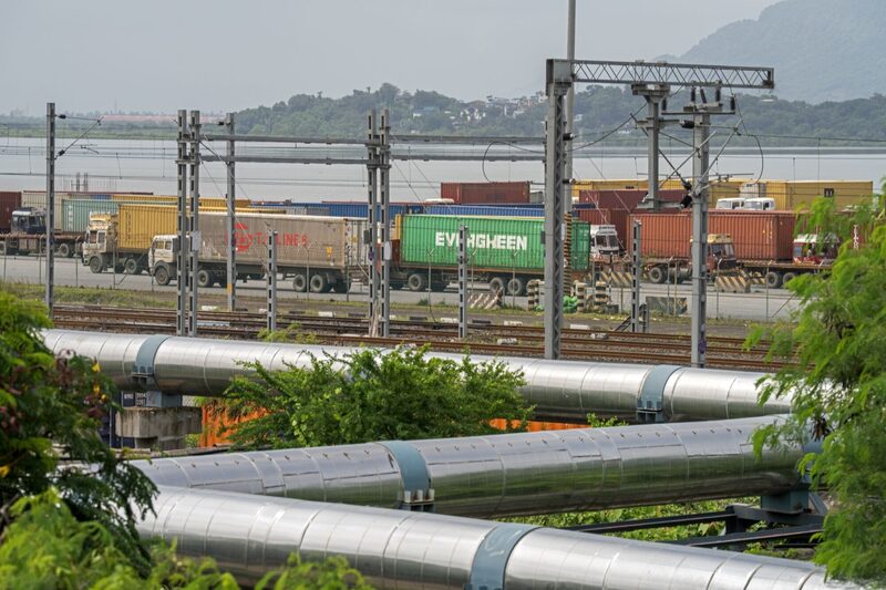 Camiones que transportan contenedores de transporte entran en el puerto Jawaharlal Nehru en Navi Mumbai, Maharashtra, India, el sábado 9 de agosto de 2025. Camiones que transportan contenedores de transporte entran en el puerto Jawaharlal Nehru en Navi Mumbai, Maharashtra, India, el sábado 9 de agosto de 2025.