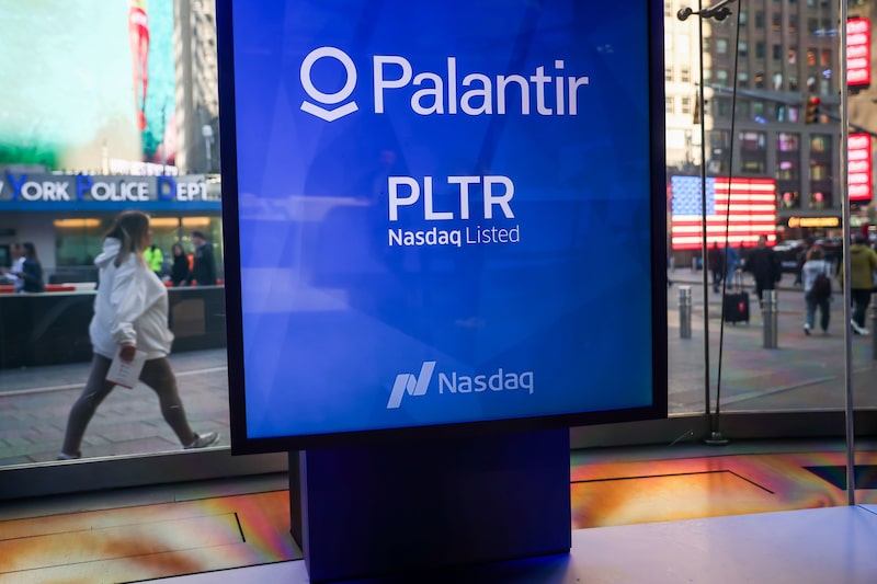 Letrero de Palantir Technologies Inc. en el Nasdaq MarketSite de Nueva York. Fotógrafo: Michael Nagle/Bloomberg. Letrero de Palantir Technologies Inc. en el Nasdaq MarketSite de Nueva York. Fotógrafo: Michael Nagle/Bloomberg.