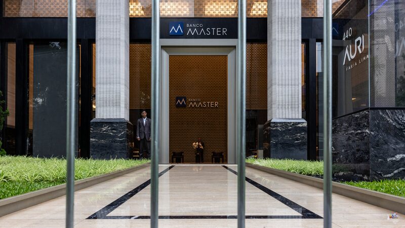 Daniel Vorcaro, CEO do Banco Master, nega fraude de R$ 12 bi em vendas ao BRB Daniel Vorcaro, CEO do Banco Master, nega fraude de R$ 12 bi em vendas ao BRB