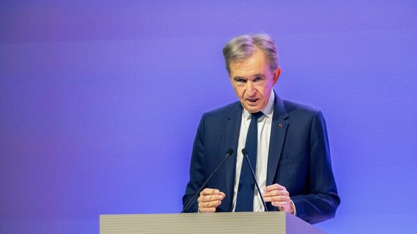 Qual a idade ideal para se aposentar? Para Bernard Arnault, CEO da LVMH, 85 anos Qual a idade ideal para se aposentar? Para Bernard Arnault, CEO da LVMH, 85 anos