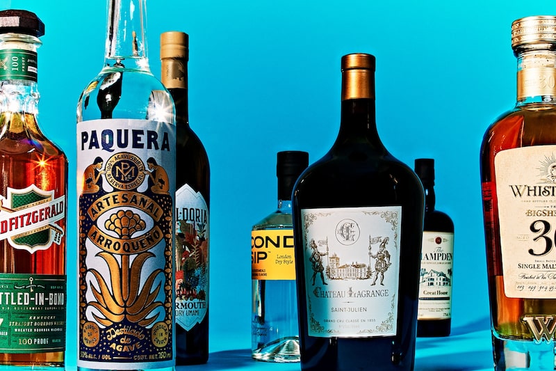 Una inesperada y fantástica botella de licor siempre es bien recibida durante las fiestas. Una inesperada y fantástica botella de licor siempre es bien recibida durante las fiestas.