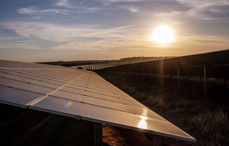 Setor de energia solar espera crescer cerca de 50% em potência instalada neste ano mesmo com fim de benefícios fiscais (Jonne Roriz/Bloomberg) Setor de energia solar espera crescer cerca de 50% em potência instalada neste ano mesmo com fim de benefícios fiscais (Jonne Roriz/Bloomberg)