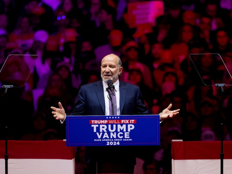 Howard Lutnick fala durante um evento da campanha de Trump no Madison Square Garden, em Nova York, em 27 de outubro (Foto: Adam Gray/Bloomberg) Howard Lutnick fala durante um evento da campanha de Trump no Madison Square Garden, em Nova York, em 27 de outubro (Foto: Adam Gray/Bloomberg)