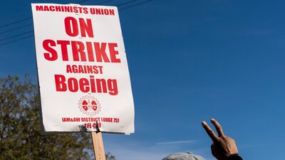 Trabajadores de Boeing rechazan segunda oferta y la huelga continúa Trabajadores de Boeing rechazan segunda oferta y la huelga continúa