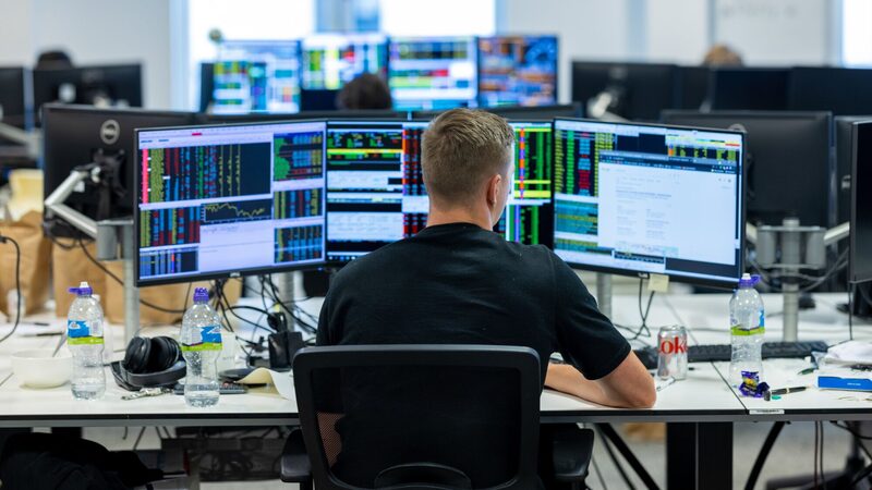 Hay vida más allá de Wall Street: para 2026, Fidelity recomienda invertir fuera de EE.UU. Hay vida más allá de Wall Street: para 2026, Fidelity recomienda invertir fuera de EE.UU.