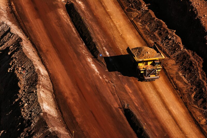 Os futuros de minério chegaram a avançar 1,5% nesta segunda (13), para US$ 117,80 a tonelada Os futuros de minério chegaram a avançar 1,5% nesta segunda (13), para US$ 117,80 a tonelada