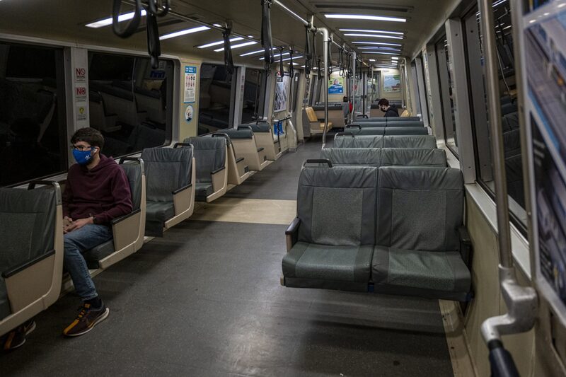 La población de California disminuyó luego de que se dieran menos nacimientos y debido a las muertes relacionadas con Covid-19. La población de California disminuyó luego de que se dieran menos nacimientos y debido a las muertes relacionadas con Covid-19.