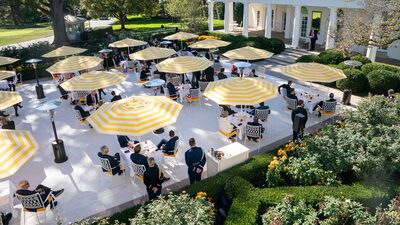 Trump deja de lado el cierre del Gobierno y se centra en la diplomacia y sus actos públicos Trump deja de lado el cierre del Gobierno y se centra en la diplomacia y sus actos públicos