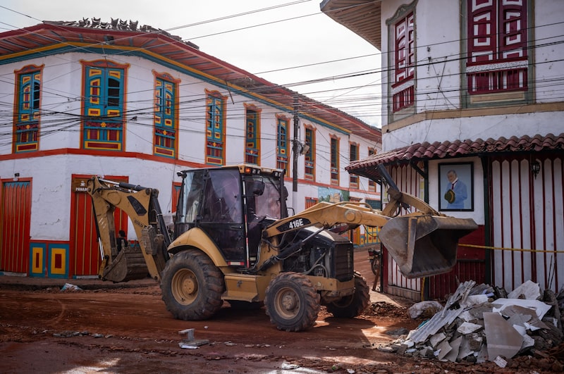 Las zonas colombianas devastadas cercanas al epicentro del terremoto se enfrentan a una costosa reconstrucción. Las zonas colombianas devastadas cercanas al epicentro del terremoto se enfrentan a una costosa reconstrucción.