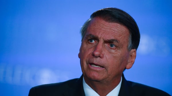 Hijo de Bolsonaro dice que su padre no huye de la Justicia brasileña Hijo de Bolsonaro dice que su padre no huye de la Justicia brasileña