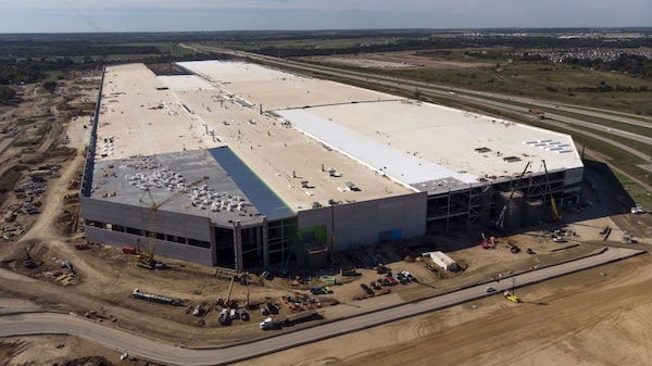 YPF y Tesla firman carta de intención para desarrollar una red de carga eléctrica en Argentina YPF y Tesla firman carta de intención para desarrollar una red de carga eléctrica en Argentina