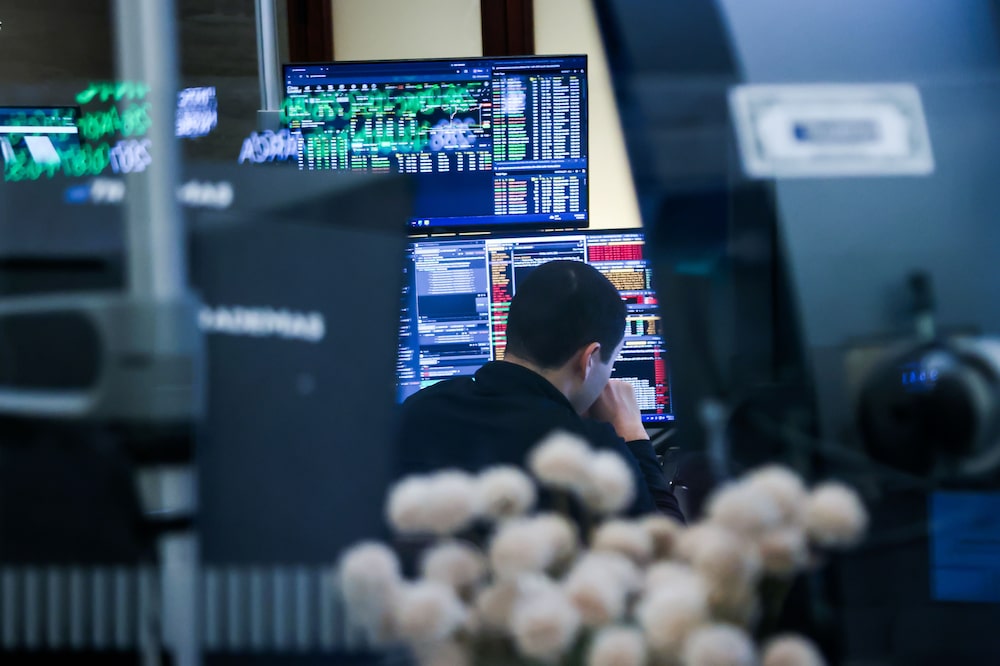 A trader works on the floor of the American Stock Exchange (AMEX) at the New York Stock Exchange (NYSE) in New York, US, on Monday, April 6, 2026. Signs of last-ditch efforts to secure a truce in the war that has rattled global markets spurred a cautious advance in stocks as oil retreated. Photographer: Michael Nagle/Bloomberg A trader works on the floor of the American Stock Exchange (AMEX) at the New York Stock Exchange (NYSE) in New York, US, on Monday, April 6, 2026. Signs of last-ditch efforts to secure a truce in the war that has rattled global markets spurred a cautious advance in stocks as oil retreated. Photographer: Michael Nagle/Bloomberg
