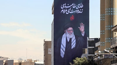 Irán retrasa el funeral del líder supremo por temor a una multitud Irán retrasa el funeral del líder supremo por temor a una multitud