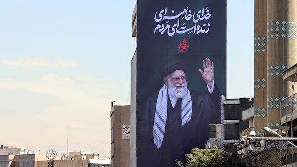 Irán retrasa el funeral del líder supremo por temor a una multitud Irán retrasa el funeral del líder supremo por temor a una multitud