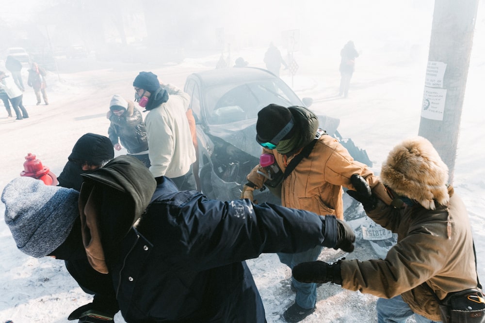 Moradores do estado de Minnesota são reprimidos por agentes federais (Foto: Jack Califano/Bloomberg) Moradores do estado de Minnesota são reprimidos por agentes federais (Foto: Jack Califano/Bloomberg)
