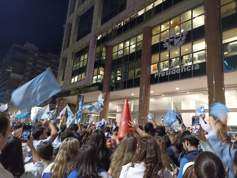 Lacalle Pou y los ministros esperaron el resultado en la Torre Ejecutiva. Lacalle Pou y los ministros esperaron el resultado en la Torre Ejecutiva.