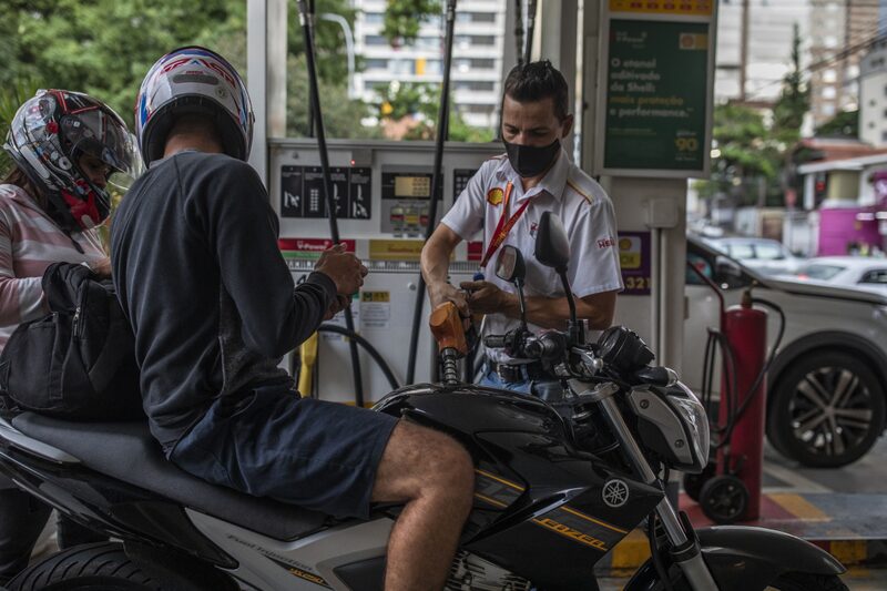 Estación de gasolina de Shell en Sao Paulo, Brasil Estación de gasolina de Shell en Sao Paulo, Brasil